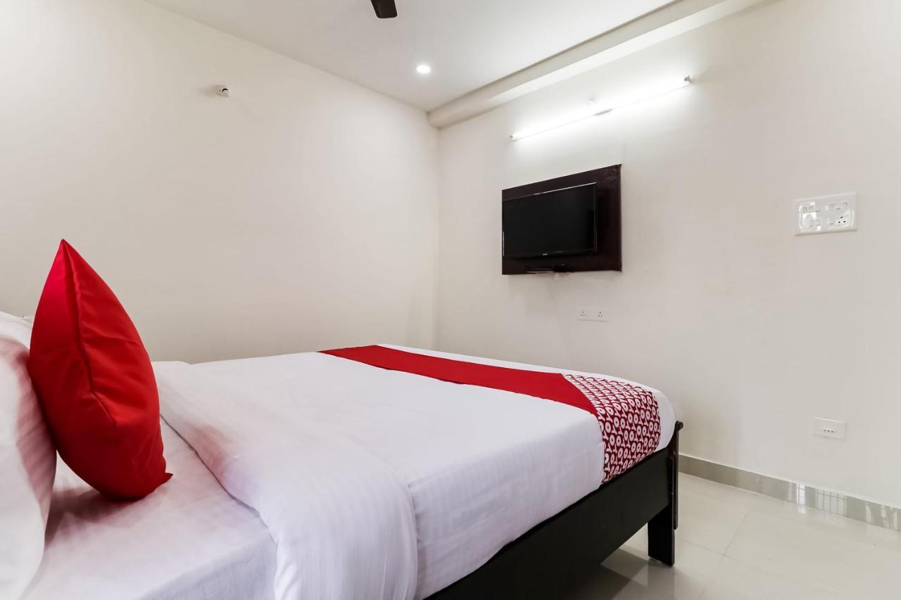Hotel Oyo Victory Grand Tadepalle Exterior foto